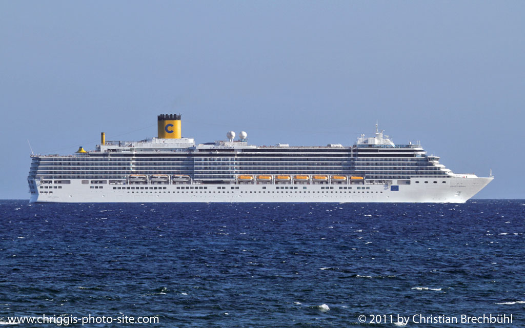 Die Costa Lu Minosa verlsst am 1. Oktober 2010 den Hafen von Lanzarote, Bild aus dem Hotelzimmer von Christian Brechbhl