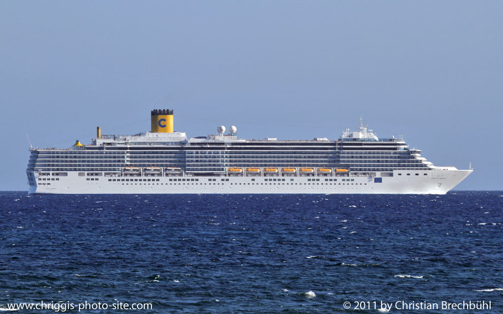 Die Costa Lu Minosa verlsst am 1. Oktober 2010 den Hafen von Lanzarote, Bild aus dem Hotelzimmer von Christian Brechbhl