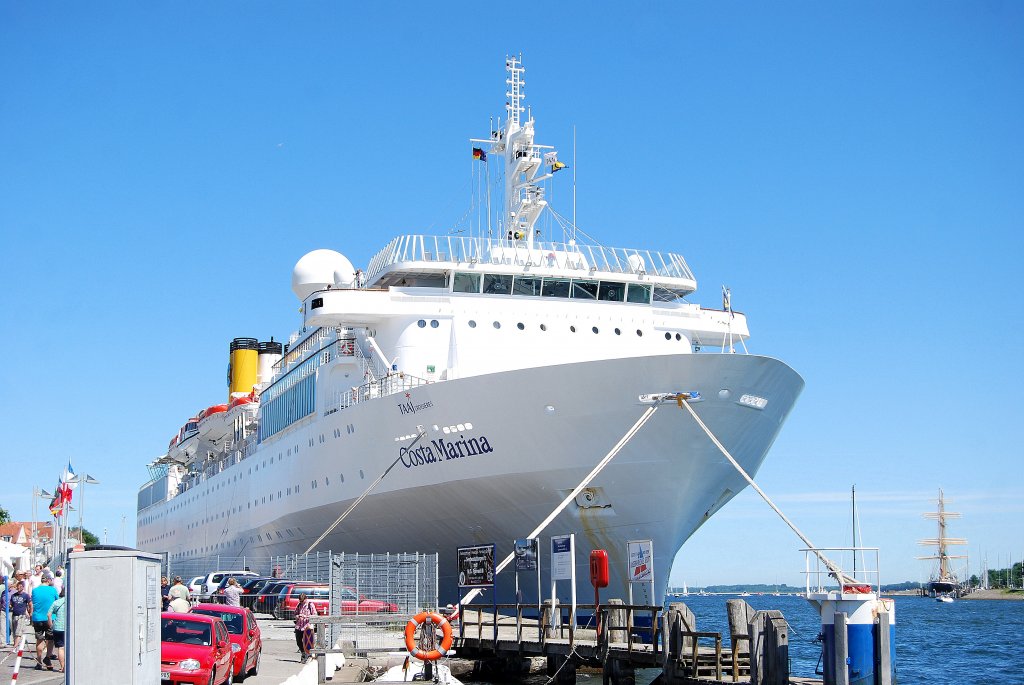 Die Costa Marina am Ostpreuenkai in Travemnde festgemacht sie war neben der Queen Elizabeth der zweite Kreuzfahrer am 04.06.11 in Travemnde.