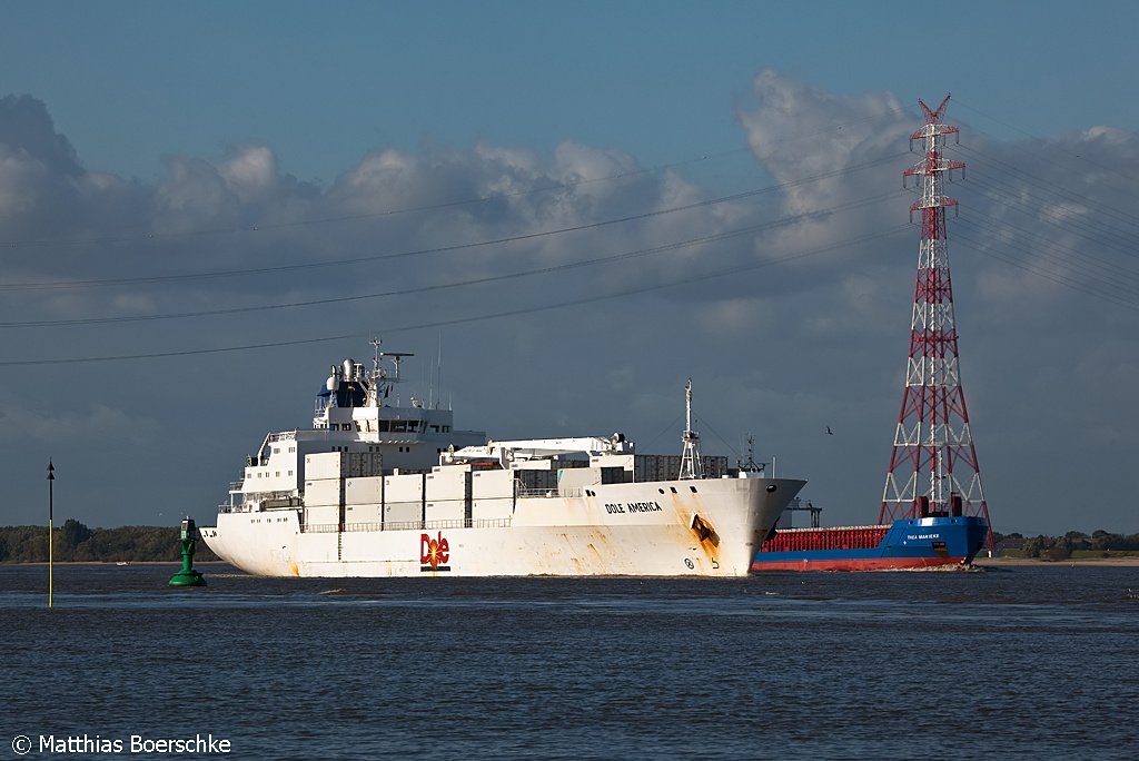 Die Dole America auf der Elbe bei Lhe-Sand am 08.10.09.