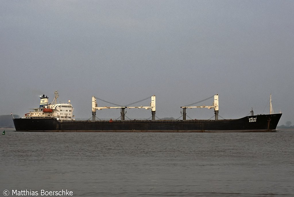 Die Edco auf der Elbe bei Lhe Sand.