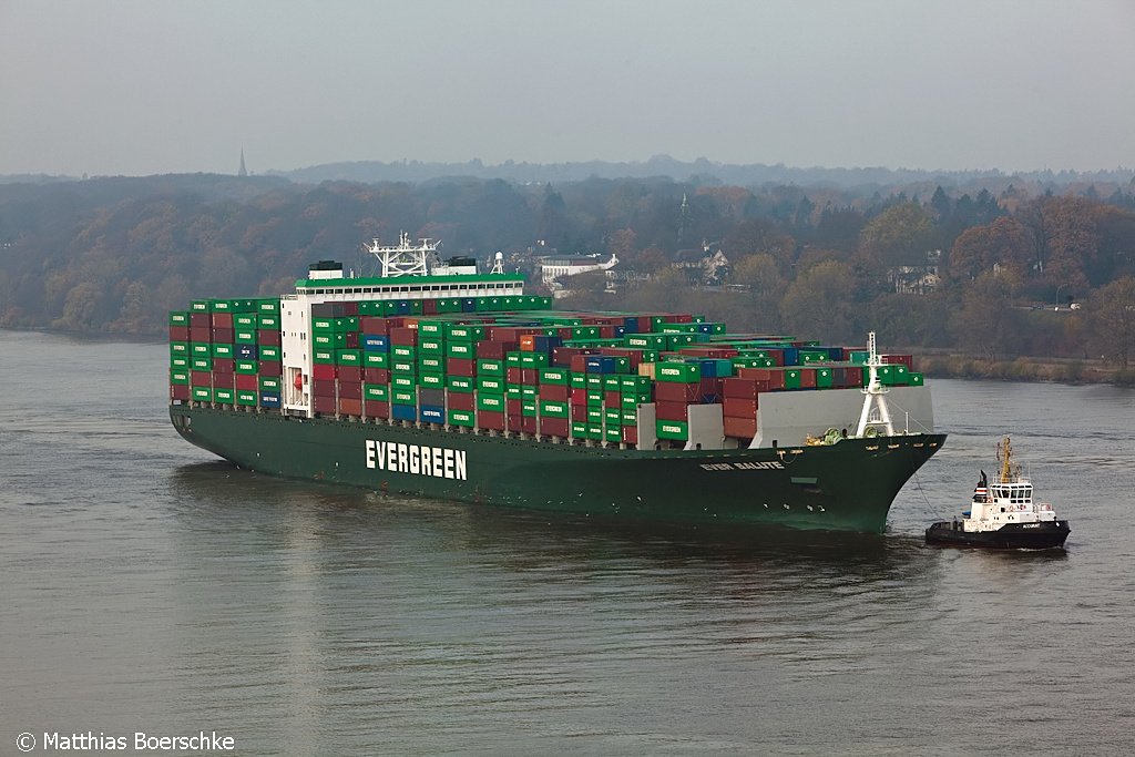 Die Ever Salute auf der Elbe beim Rsch-Park in Hamburg Finkenwerder am 12.11.09.