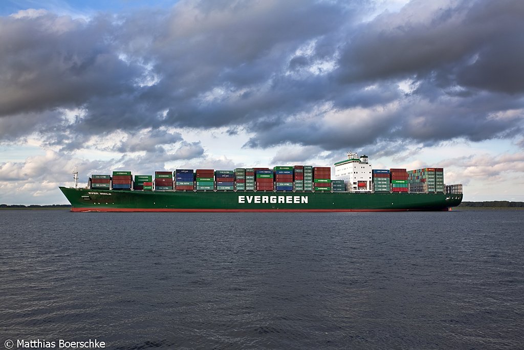 Die Ever Smile auf der Elbe bei Grnendeich am 24.07.09.