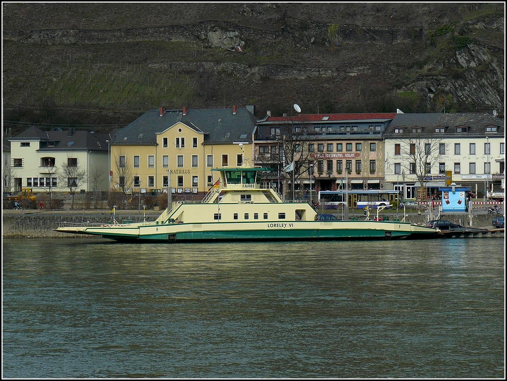 Die Fhre Loreley VI an der Anlegestelle in St. Goarshausen aufgenommen am 19.03.10.