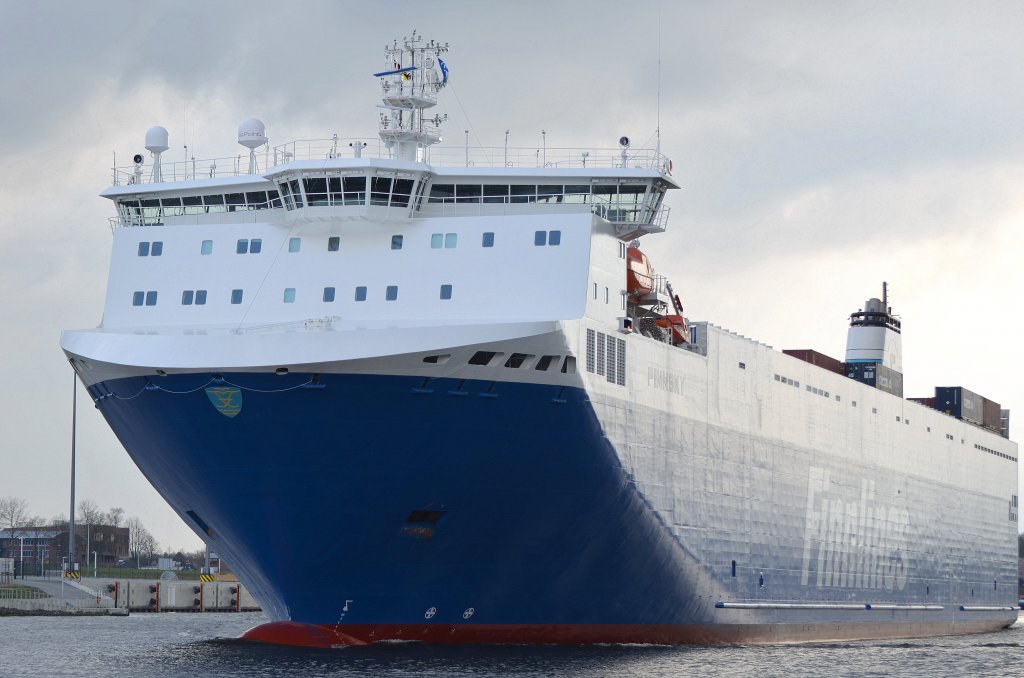 Die Finnsky IMO-Nummer:9468906 Flagge:Finnland Lnge:189.0m Breite:26.0m Baujahr:2011 Bauwerft:Jinling Shipyard,Nanjing China aufgenommen auf dem Nord-Ostsee-Kanal bei Rendsburg am 22.04.12