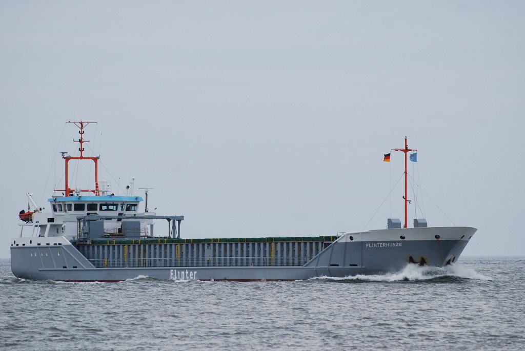 Die Flinterhunze IMO-Nummer:9224116 Flagge:Niederlande Lnge:94.0m Breite:14.0m Baujahr:2000 Bauwerft:Tille Shipyard,Kootstertille Niederlande von der Alten Liebe Cuxhaven aufgenommen am 16.06.11 