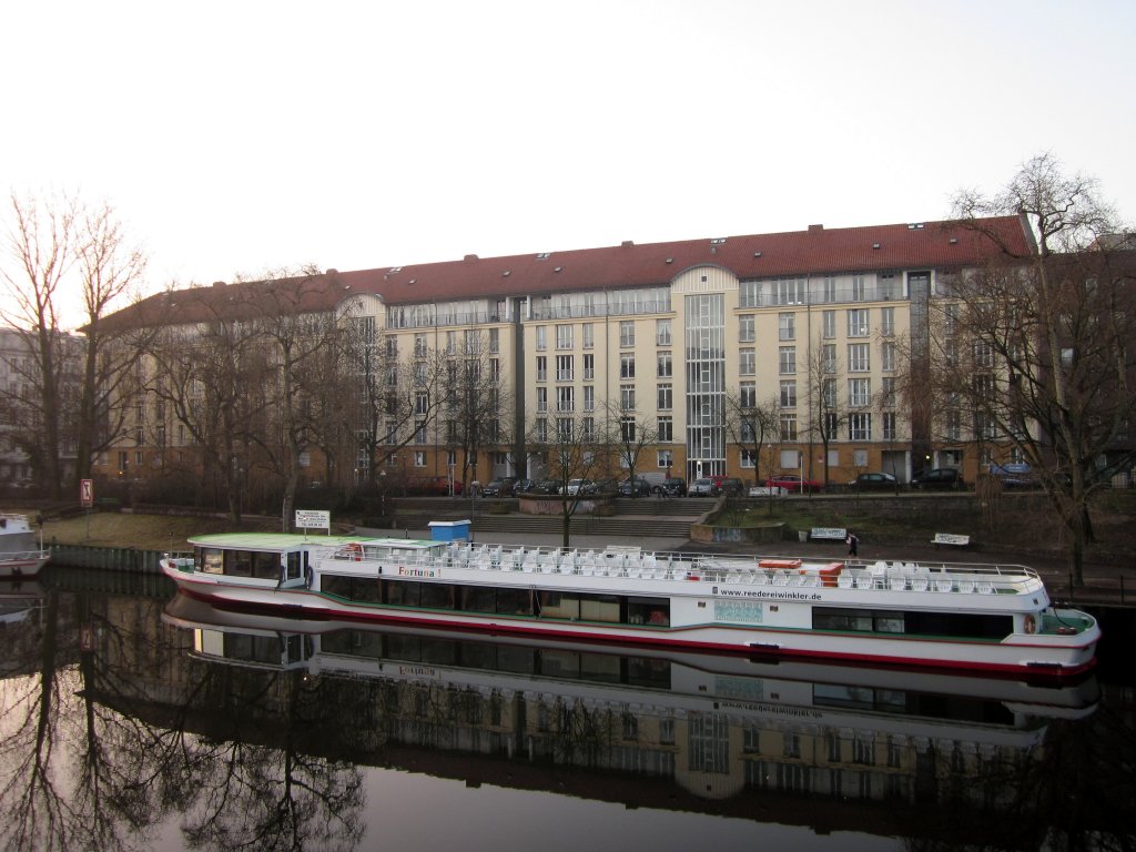 Die Fortuna! am frhen Morgen des 16.03.2012 auf der Spree in Berlin-Charlottenburg. 