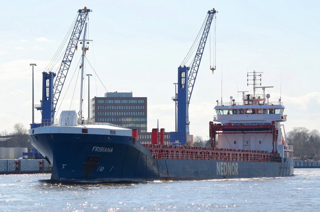 Die Frisiana IMO-Nummer:9385893 Flagge:Niederlande Lnge:128.0m Breite:15.0m Baujahr:2010 Bauwerft:Rousse Shipyard,Rousse Bulgarien am 20.04.13 bei Rendsburg im Nord-Ostsee-Kanal.