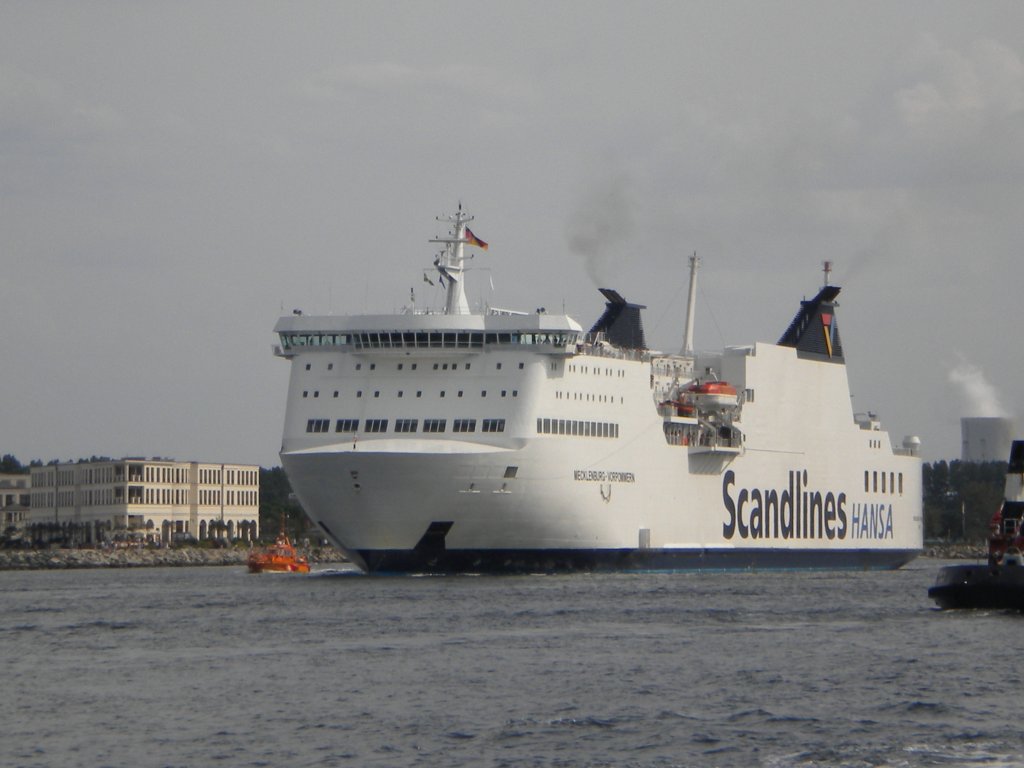 Die  FS Mecklenburg-Vorpommern  am 13.08.09 im Warnemnder Seekanal.
Sie ist meine Lieblingsfhre. 