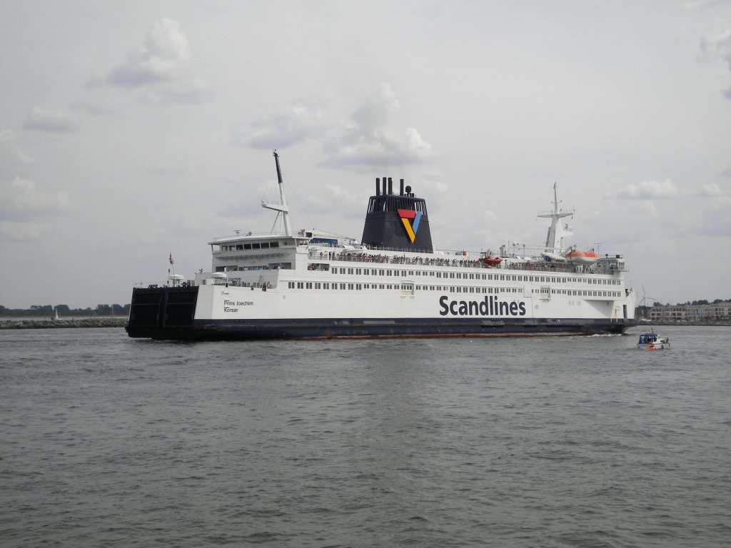 Die  FS Prins Joachim  am 09.08.09 im Warnemnder Seekanal.