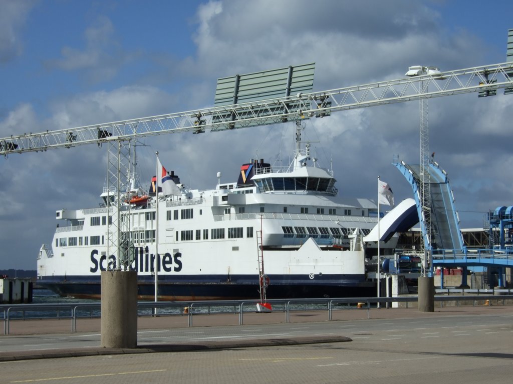Die  FS Tycho Brahe  legt am 03.09.07 im Hafen von Helsinborg an, um nach dem Wechsel der Ladung (Pkws) wieder zurck nach Helsingr zu fahren.