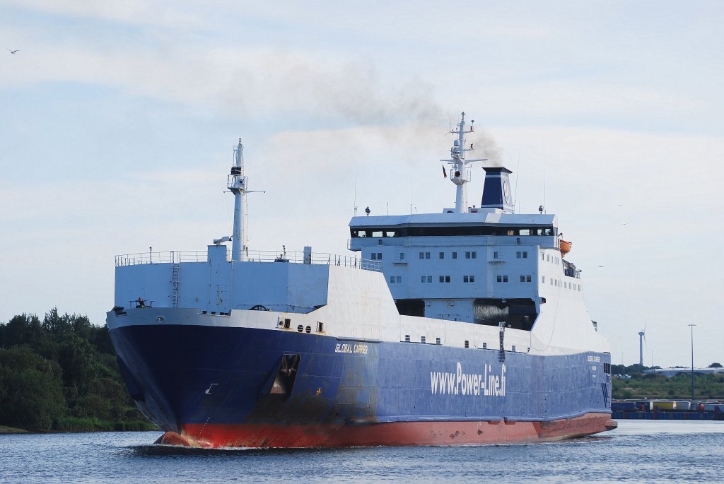 Die Global Carrier IMO-Nummer:7528647 Flagge:Finnland Lnge:156.0m Breite:21.0m Baujahr:1978 Bauwerft:Hyundai Heavy Industries,Ulsan Sdkorea verlsst Travemnde in richtung Ostsee am 18.07.10 