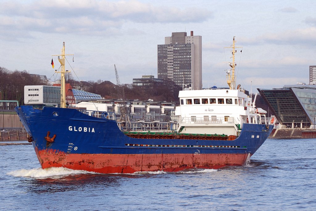 Die Globia IMO-Nummer:7823334 Flagge:Sankt Vincent und die Grenadinen Lnge:66.0m Breite:11.0m Baujahr:1979 Bauwerft:Sander Scheepsen Reparatie Bedrijf,Delfzijl Niederlande beim auslaufen aus Hamburg am 22.03.10    	