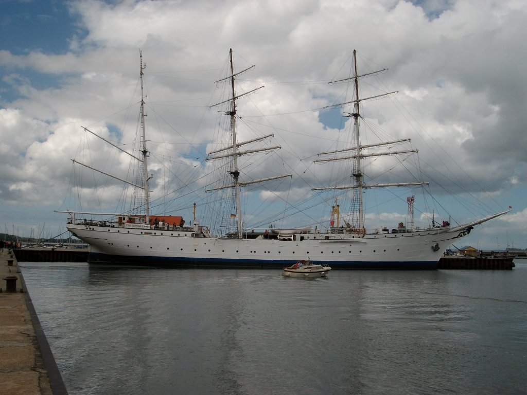 Die  Gorch Fock  in ihren Heimathafen Stralsund.