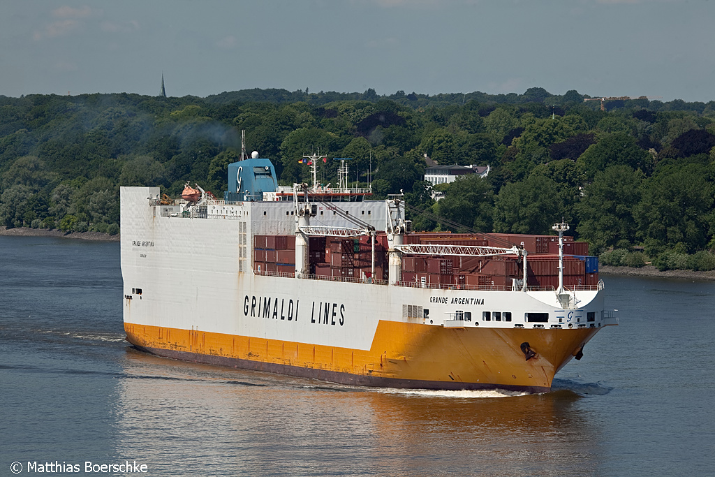 Die Grande Argentina beim Einlaufen in den Hamburger Hafen am 17.06.10.