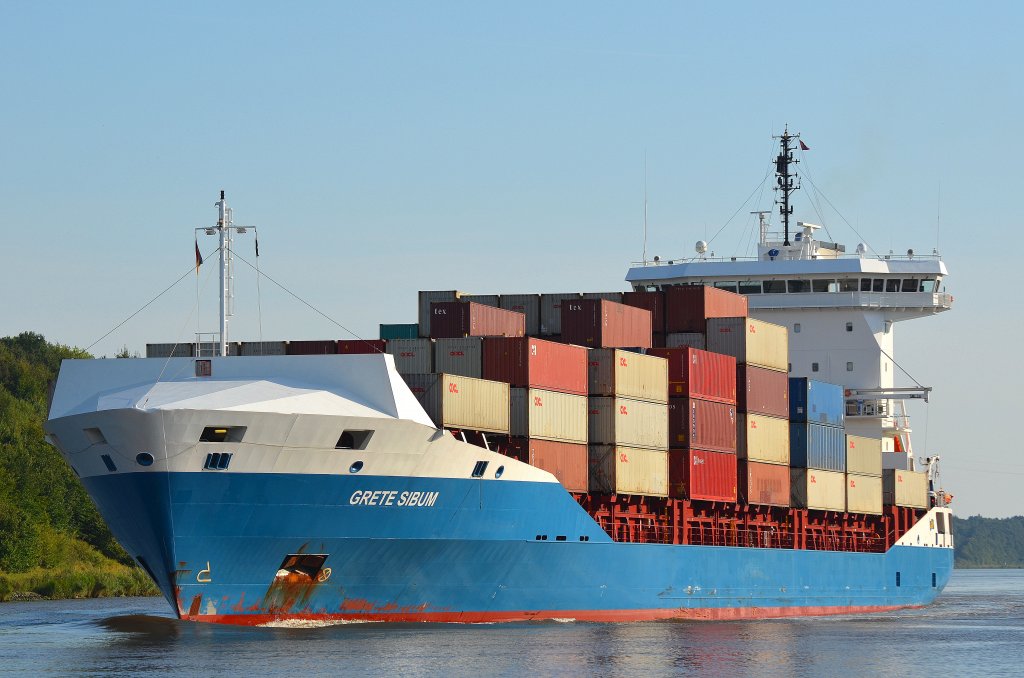 Die Grete Sibum IMO-Nummer:9398773 Flagge:Zypern Lnge:151.0m Breite:22.0m Baujahr:2008 Bauwerft:SSW Schichau Seebeck Shipyard,Bremerhaven Deutschland bei Grnental im Nord-Ostsee-Kanal am 09.09.12