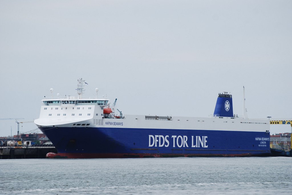 Die Hafnia Seaways IMO-Nummer:9357602 Flagge:Grobritannien Lnge:187.0m Breite:31.0m Baujahr:2008 Bauwerft:Jinling Shipyard,Nanjing China in Cuxhaven aufgenommen am 13.06.11