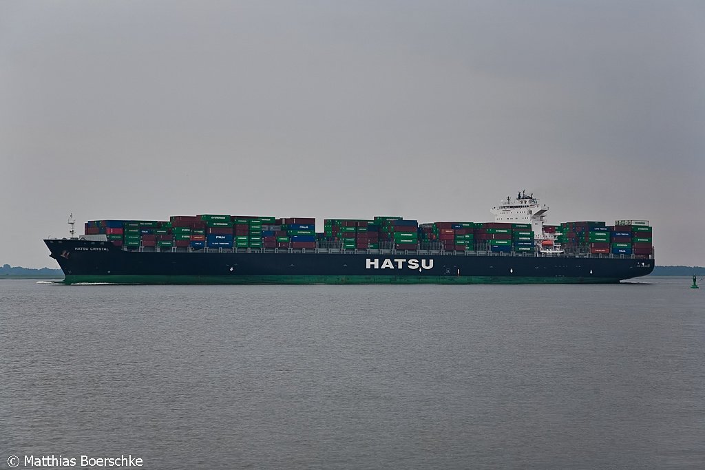 Die Hatsu Crystal auf der Elbe bei Lhe-Sand am 01.08.08. 