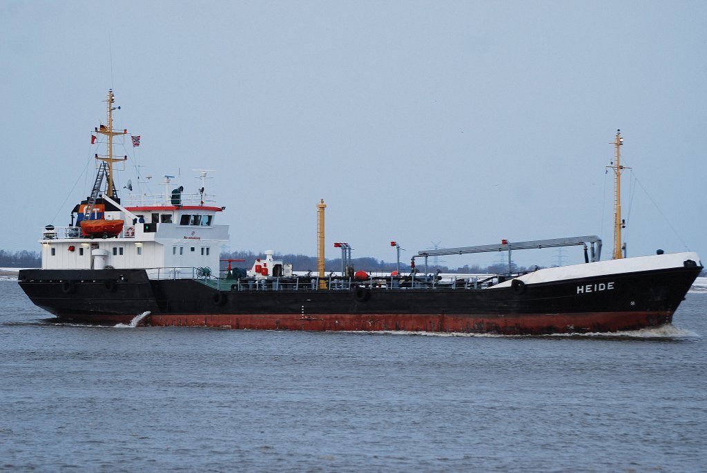 Die Heide IMO-Nummer:8517542 Flagge:Deutschland Lnge:58.0m Breite:10.0m Baujahr:1986 Bauwerft:Petram Stahlwasserbau,Brake Deutschland beim einlaufen in Richtung Hamburg aufgenommen am 20.02.10 am Fhranleger Lhe.