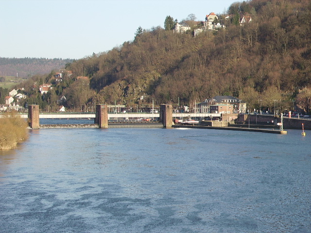 Die Heidelberger Schleuse von der alten Brcke aus fotografier am 02.03.11