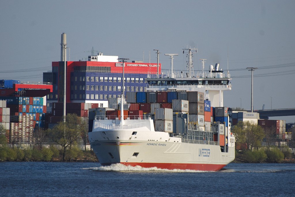 Die Henneke Rambow IMO-Nummer:9354430 Flagge:Deutschland Lnge:134.0m Breite:22.0m Baujahr:2007 Bauwerft:Sietas Schiffswerft,Hamburg Deutschland am 18.04.10 im Hamburger Hafen.