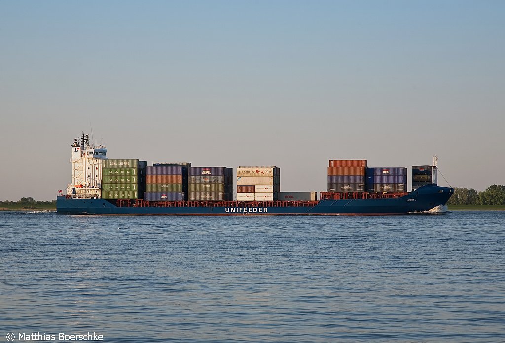 Die Herm J auf der Elbe bei Lhe Sand am 10.05.08.