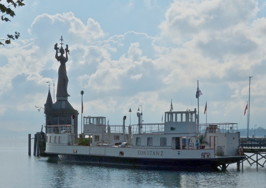 Die Historische Fhre  KONSTANZ  liegt an der Anlegestelle in Konstanz. Diese war die erste Autofhre auf dem Bodensee, Bj 1928. Seit 2012 kann sie fr Rundfahrten und Veranstaltungen angemietet werden.  13.09.2012