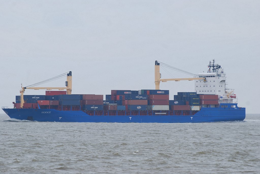 Die Hooge IMO-Nummer:9301122 Flagge:Gibraltar Lnge:161.0m Breite:25.0m Baujahr:2006 Bauwerft:Weihai Shipyard,Weihai China am 11.04.10 vor Cuxhaven.