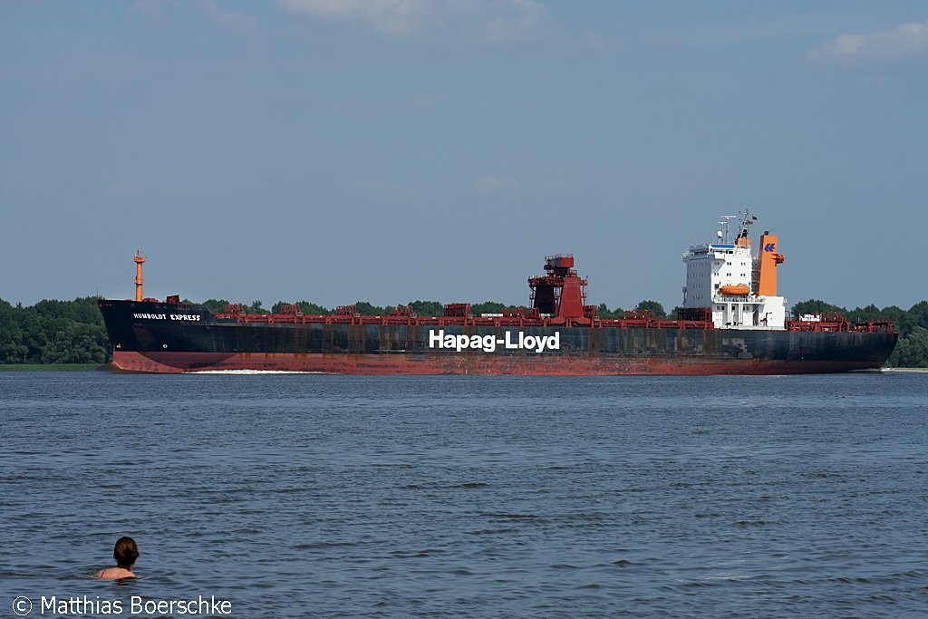 Die Humboldt Express auf der Elbe bei Abbenfleth am 25.07.06.