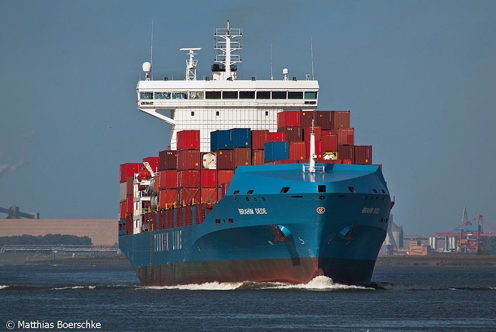 Die Ibrahim Dede auf der Elbe bei Grnendeich am 08.10.09.