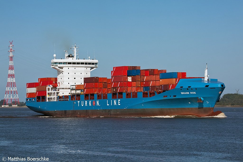 Die Ibrahim Dede auf der Elbe bei Grnendeich am 08.10.09.