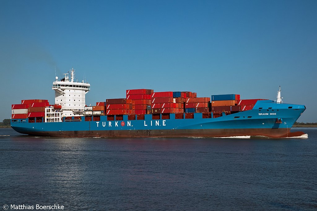 Die Ibrahim Dede auf der Elbe bei Grnendeich am 08.10.09.