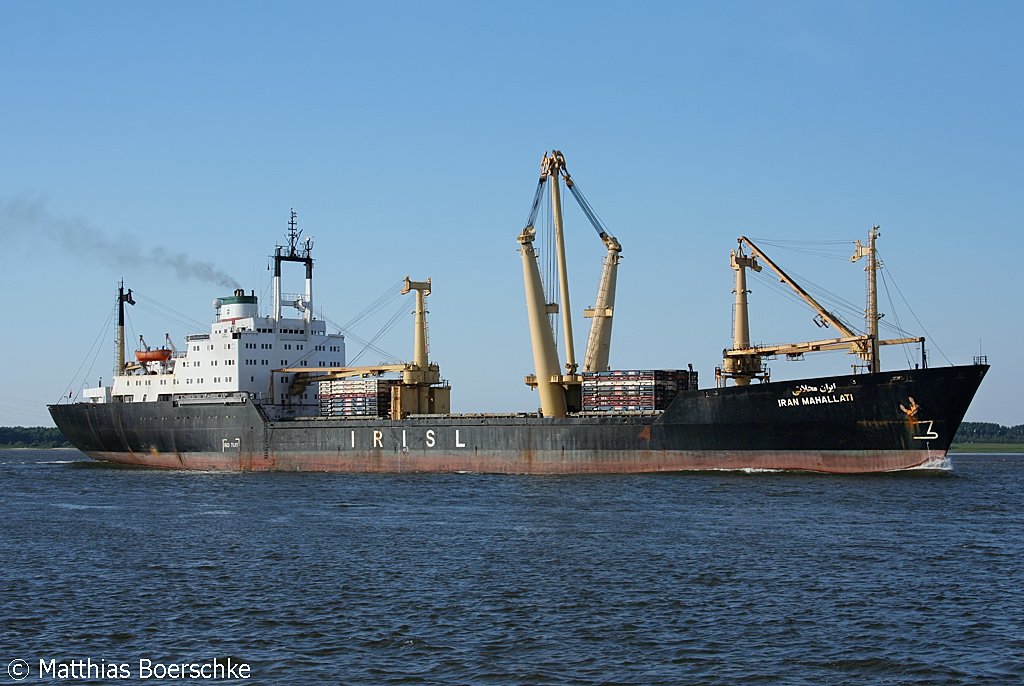 Die Iran Mahallati auf der Elbe bei Lhe-Sand am 06.08.06.