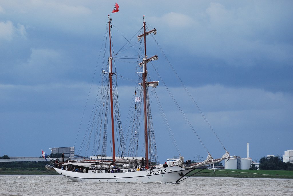 Die J. R.Tolkien ein Zweimast-Gaffelschoner Lnge:42,00m Breite:7,80m 	Tiefgang:3,20m Segelflche:828m Besatzung:10 Personen bei der Sail 2010 in Bremerhaven am 29.08.10