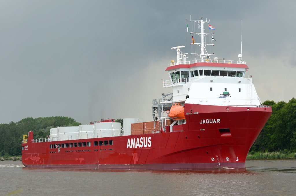 Die Jaguar IMO-Nummer:9613628 Flagge:Niederlande Lnge:108.0m Breite:16.0m Baujahr:2012 am 23.06.13 im Nord-Ostsee-Kanal bei Fischerhtte.
