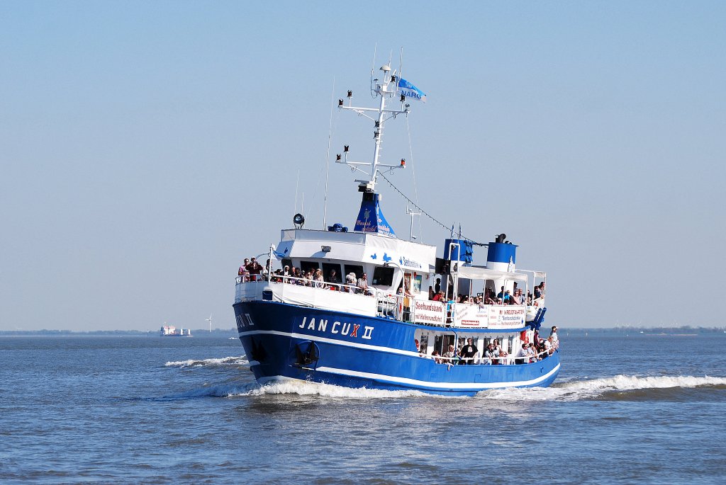 Die Jan Cux 2 Flagge:Deutschland Lnge:30.0m Breite:7.0m vor Cuxhaven am 24.04.11