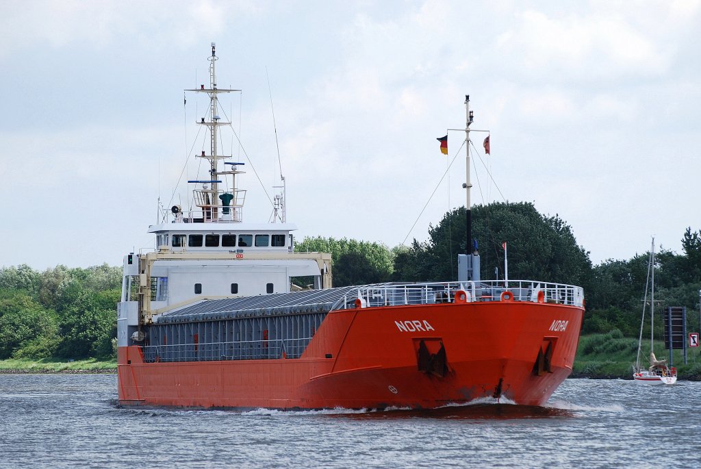 Die kleine Nora auf dem Nord-Ostsee-Kanal bei Rendsburg aufgenommen am 09.06.11 IMO-Nummer:9243851 Flagge:Niederlande Länge:80.0m Breite:12.0m Baujahr:2001 Bauwerft:Royal Niestern Sander,Delfzijl Niederlande.