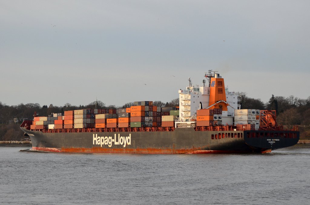 Die Kobe Express IMO-Nummer:9143544 Flagge:Deutschland Lnge:294.0m Breite:32.0m Baujahr:1997 Bauwerft:Samsung Shipbuilding&Heavy Industries,Goeje Sdkorea aufgenommen beim auslaufen aus Hamburg vor Finkenwerder am 14.01.12