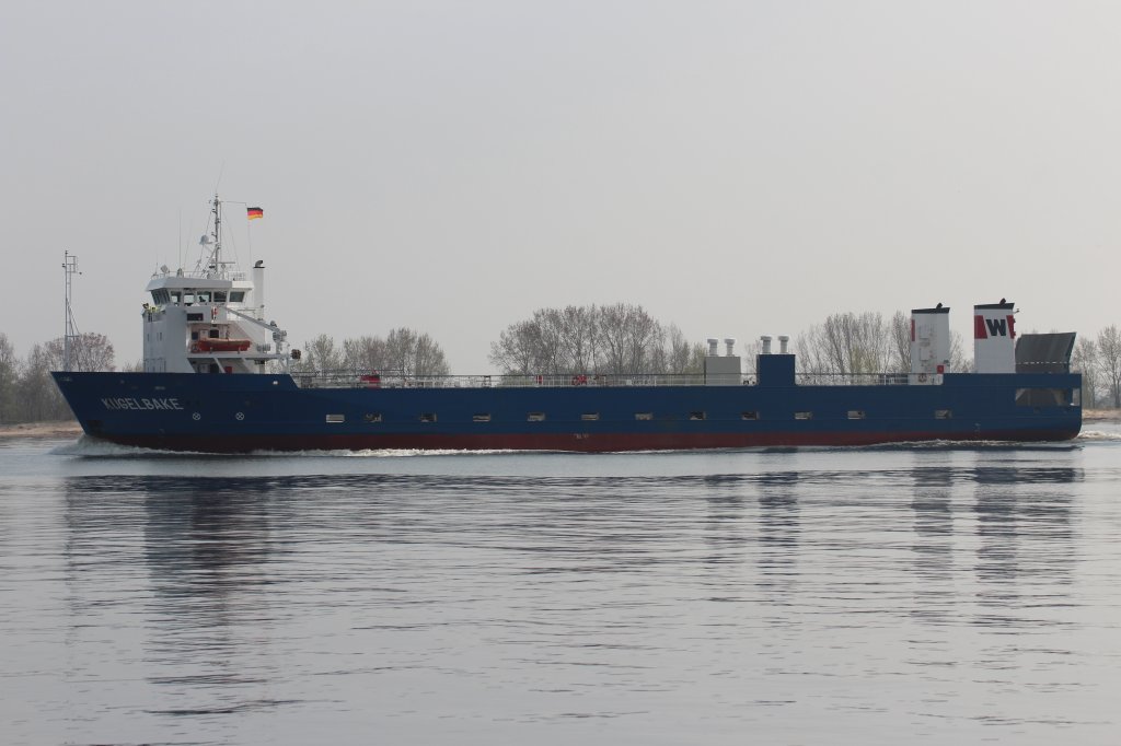 Die Kugelbake beim einlaufen in den Hafen von Hamburg vorbei an Wedel. 25.04.2013