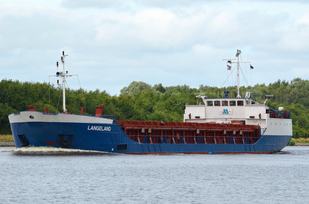 Die Langeland IMO-Nummer:8420098 Flagge:Dutschland Lnge:80.0m Breite:12.0m Baujahr:1985 Bauwerft:Hitzler Werft,Lauenburg Deutschland erwischt am 14.07.13 im Nord-Ostsee-Kanal an der Weiche Fischerhtte.