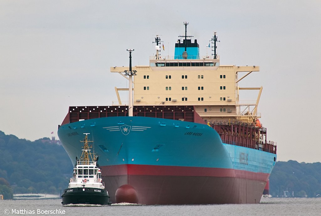 Die Lars Maersk auf der Elbe am 30.09.09.
