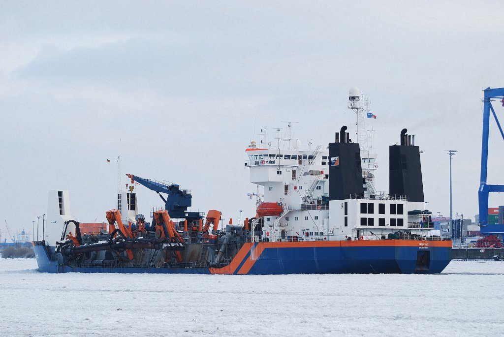 Die Lelystad IMO-Nummer:8507391 Flagge:Niederlande Lnge:130.0m Breite:28.0m beim einlaufen in Hamburg am 30.01.10