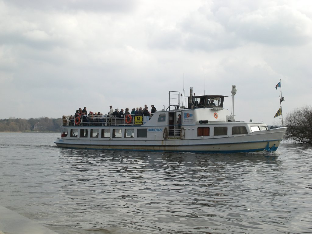 Die Linienfhre Kohlhase als F10 nach Berlin Wannsee an der Anlegestelle Berlin-Kladow.