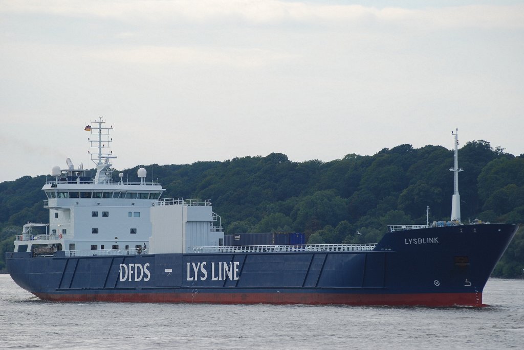 Die Lysblink IMO-Nummer:9197313 Flagge:Norwegen Lnge:129.0m Breite:18.0m Baujahr:2000 Bauwerft:ABG Shipyard,Mumbai Indien in Hamburg einlaufend am 14.08.10  