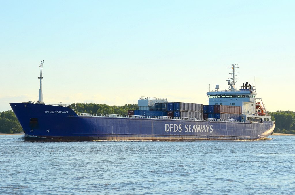 Die Lysvik Seaways IMO-Nummer:9144251 Flagge:Norwegen Lnge:129.0m Breite:18.0m Baujahr:1998 Bauwerft:ABG Shipyard,Surat Indien nach Hamburg einlaufend vor Schulau Wedel am 11.08.12