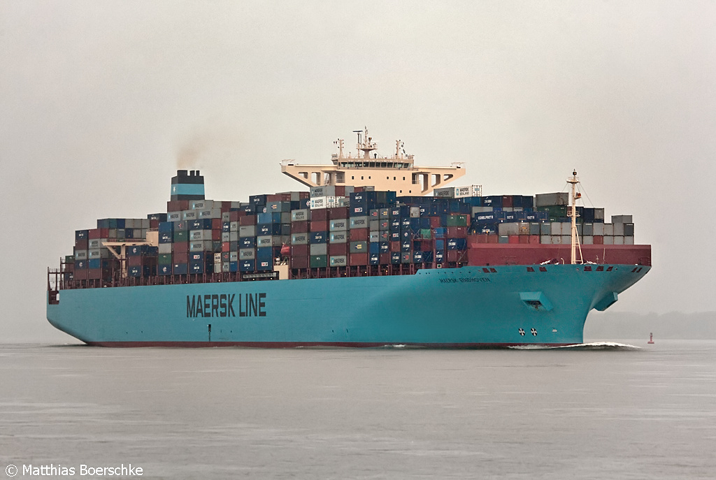 Die Maersk Eindhoven bei schnem Norddeutschen Wetter beim Erstanlauf von Hamburg in Stader-Sand am 24.09.10.