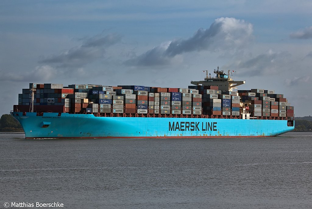 Die Maersk Salina auf der Elbe bei Grnendeich am 08.10.09.