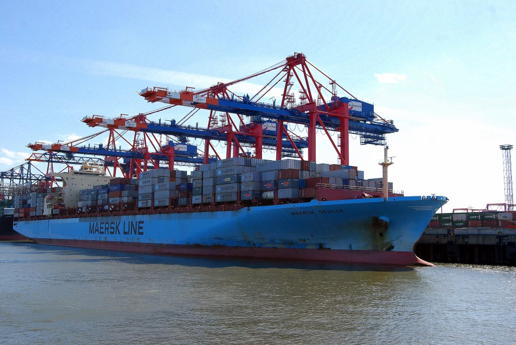 Die Maersk Seville IMO-Nummer:9299927 Flagge:Deutschland Lnge:334.0m Breite:42.0m Baujahr:2006 Bauwerft:IHI,Kure Japan Stellpltze fr 8450 TEU festgemacht am Eurogate im Hamburger Hafen am 02.04.10 