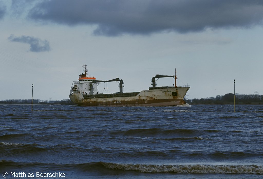 Die Mehmet Unl auf der Elbe bei Lhe Sand.