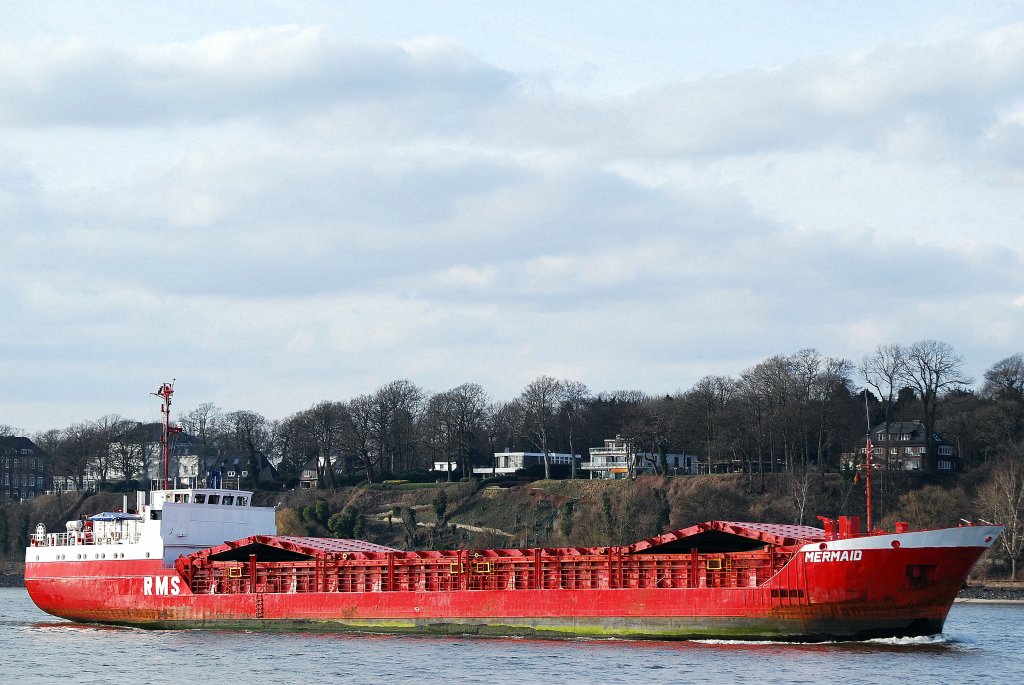 Die Mermaid luft in den Hamburger Hafen ein aufgenommen am 22.03.10 vom Bubendey Ufer.